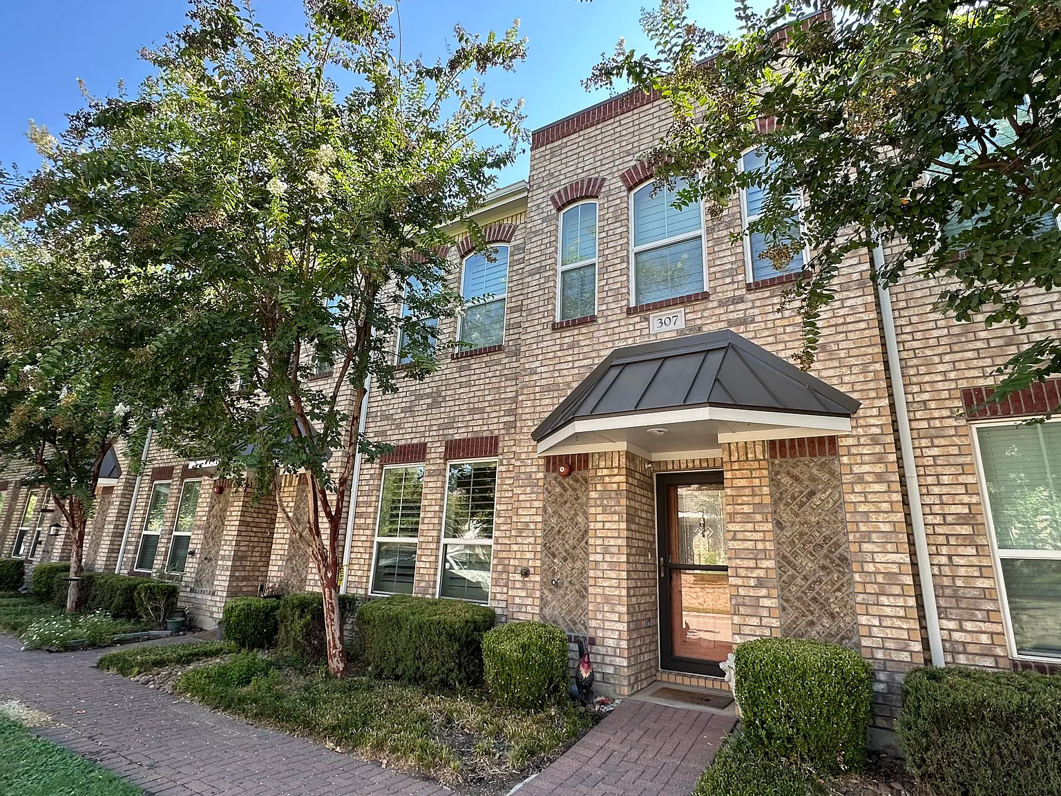 3 bed, 3.5 bath, 1900 sqft, $3,560 — Photo 1