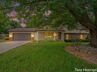 2078 Fernwood Dr, Jenison, MI 49428