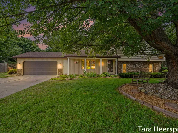 2078 Fernwood Dr, Jenison, MI 49428
