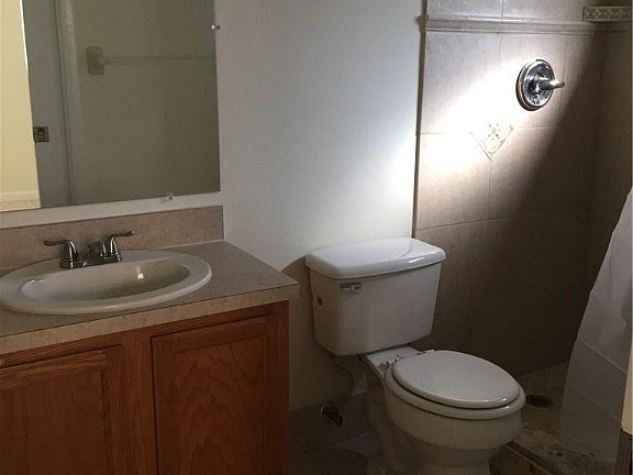 5th image of 626 62nd Ave W