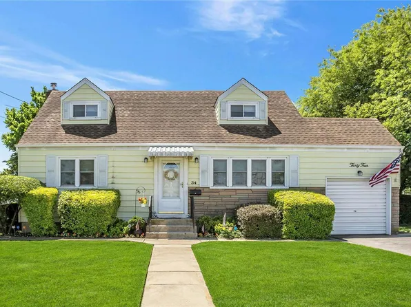 34 Clark Street, West Babylon, NY 11704
