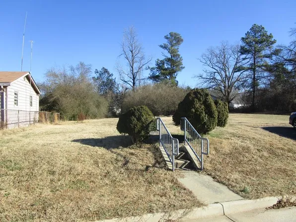 918 Mecklenburg Ave, Victoria, VA 23974