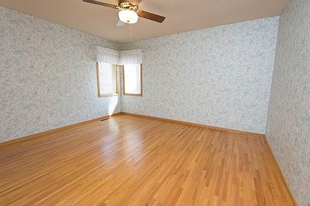 2nd image of 983 Burke Ave W