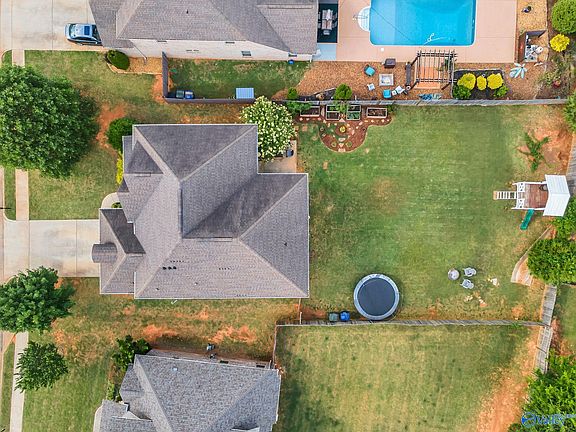 2nd image of 205 Coral Ct