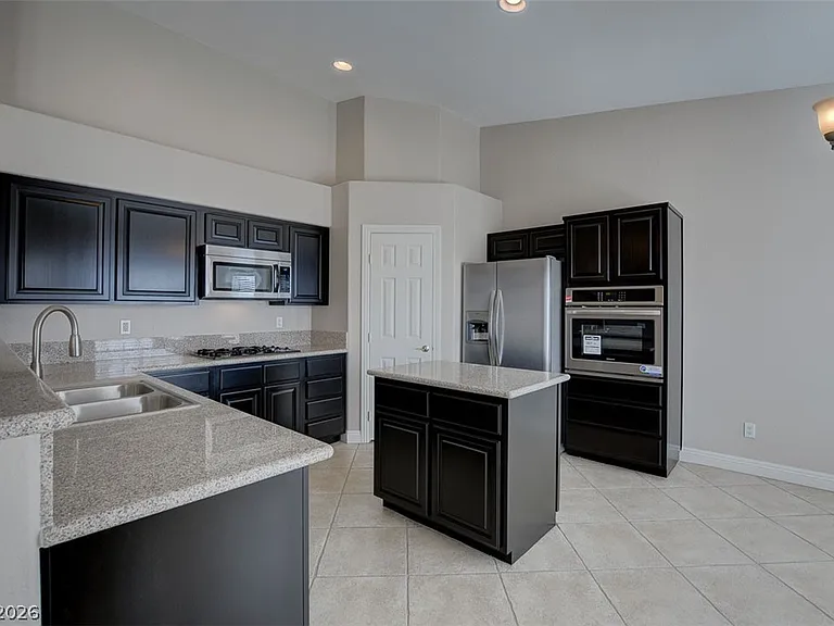 2121 Arpeggio Ave — Photo 8