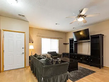 1160 NE 7th Ln — Photo 3