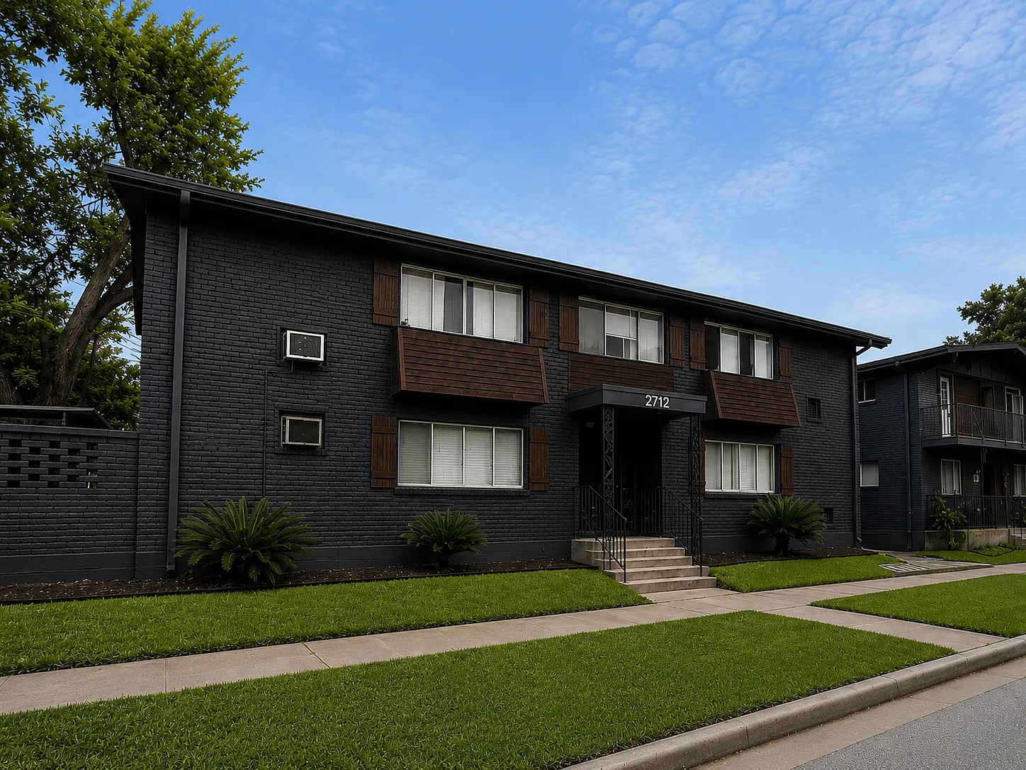 2708 Oakcliff St — Photo 2