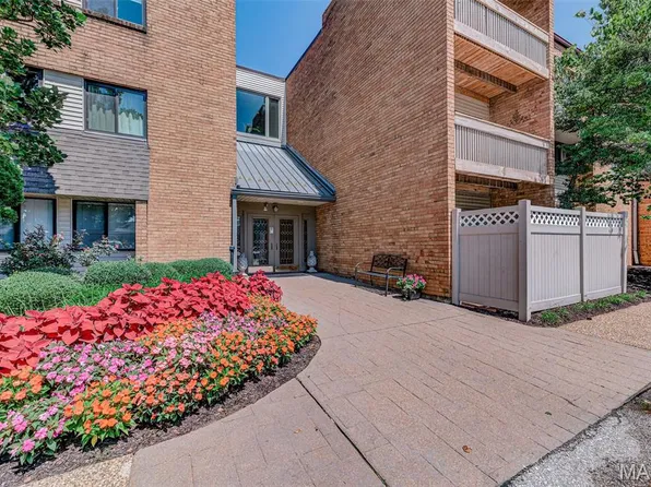 950 E Rue De La Banque St #314, Saint Louis, MO 63141