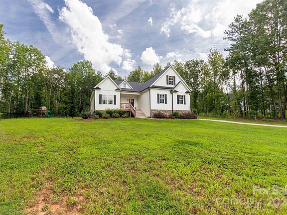 3rd image of 2615 Moon Creek Ln