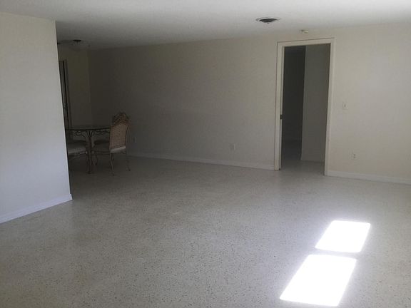 2nd image of 1540 Rossanne Pl