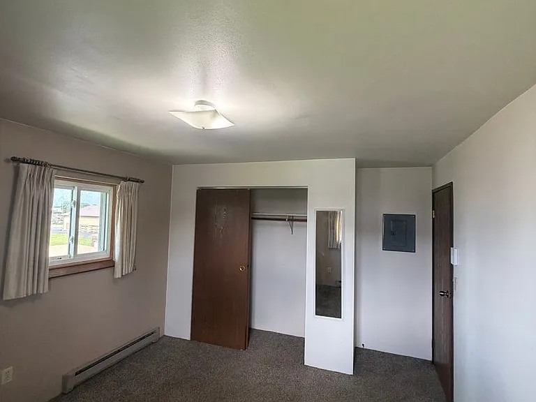 944 E Elm Dr — Photo 2