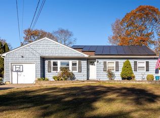 35 Ranch Dr, Shirley, NY 11967