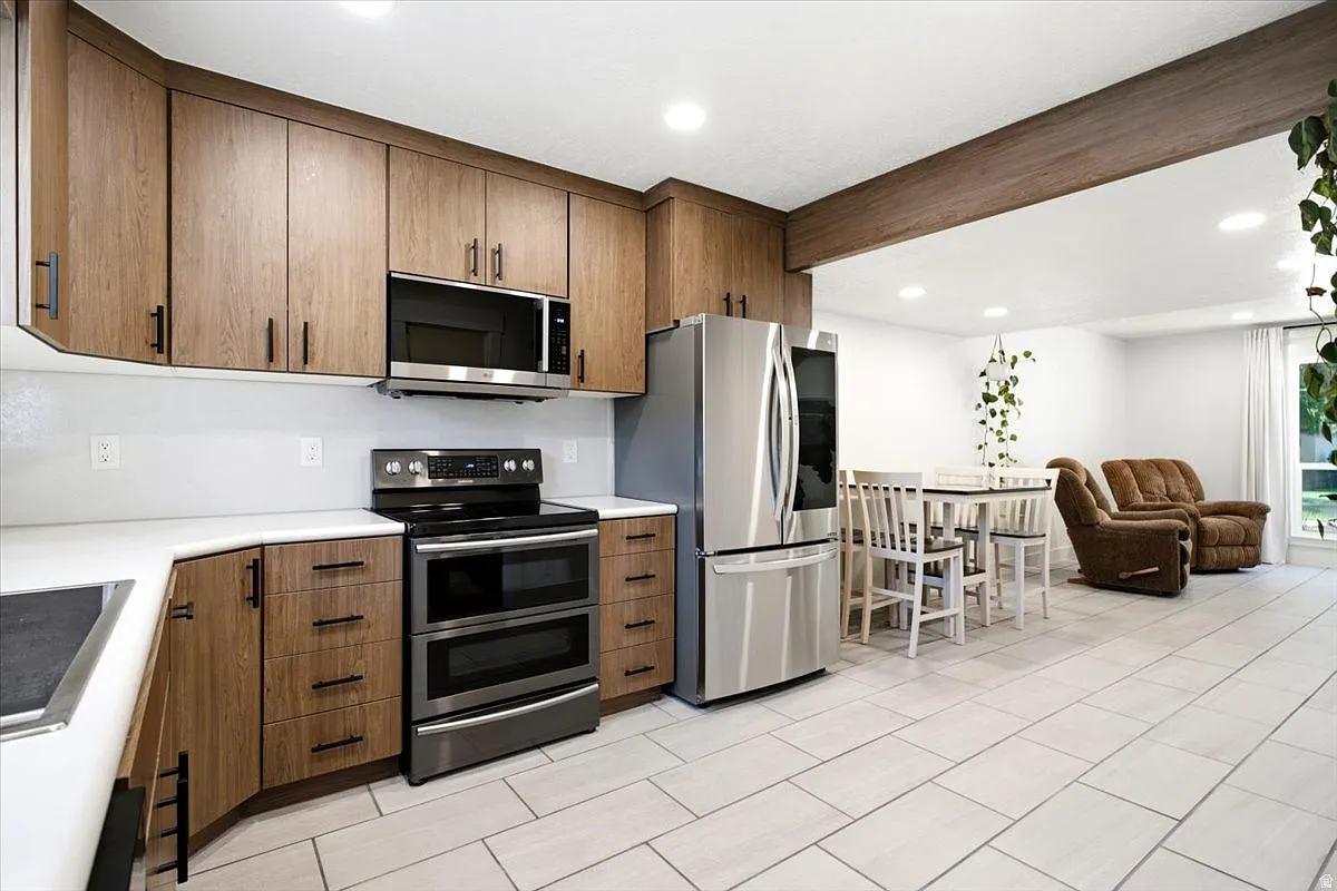 2 bed, 1.5 bath, 1024 sqft, $2,100 — Photo 4