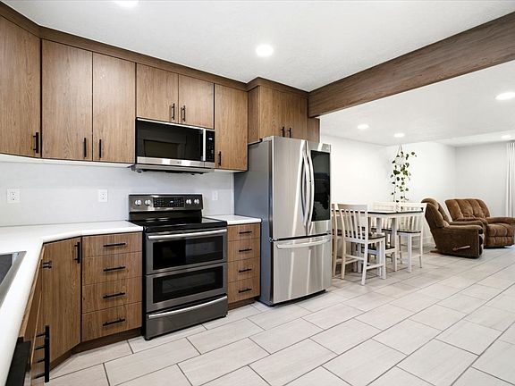 3rd image of 88 W 50 S Unit W5
