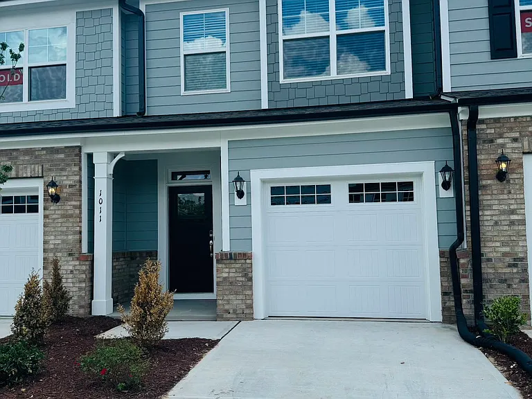 1011 Culloden Cir — Photo 1