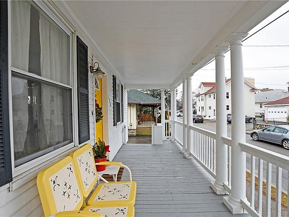 4th image of 208 Woodward Ave