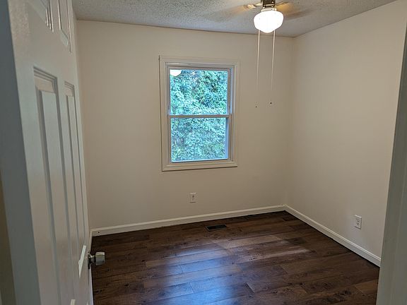 2nd image of 1119 Mountain View Dr