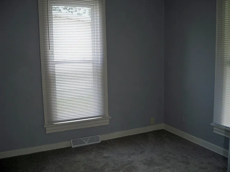 1120 S Pasfield St — Photo 19