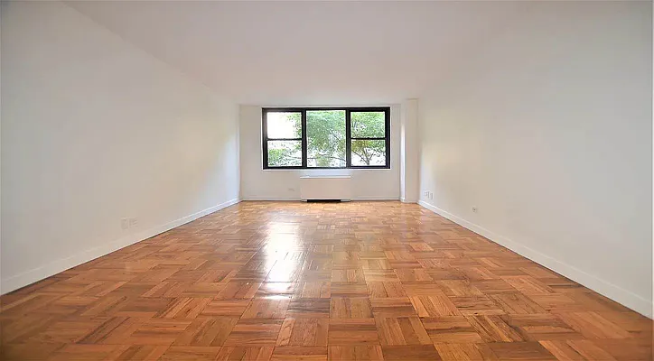 Rented by Manhattan Realty Group | media 14