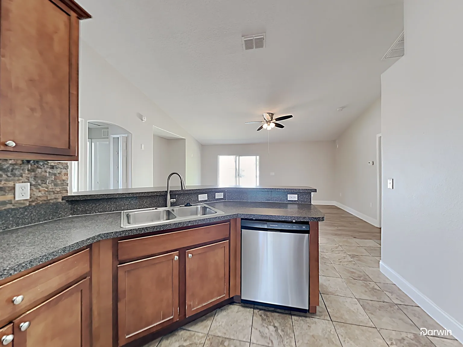3 bed, 2.0 bath, 1693 sqft, $1,810 — Photo 2
