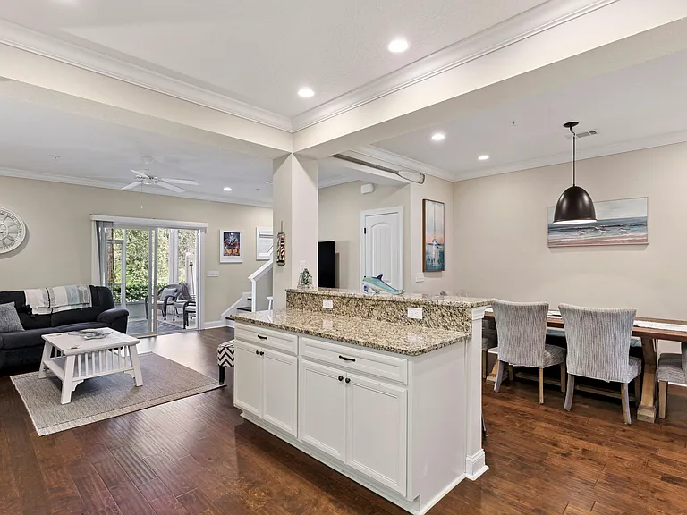 807 Mariners Cir — Photo 11