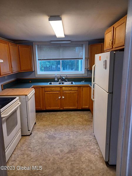4th image of 27 Oak Street