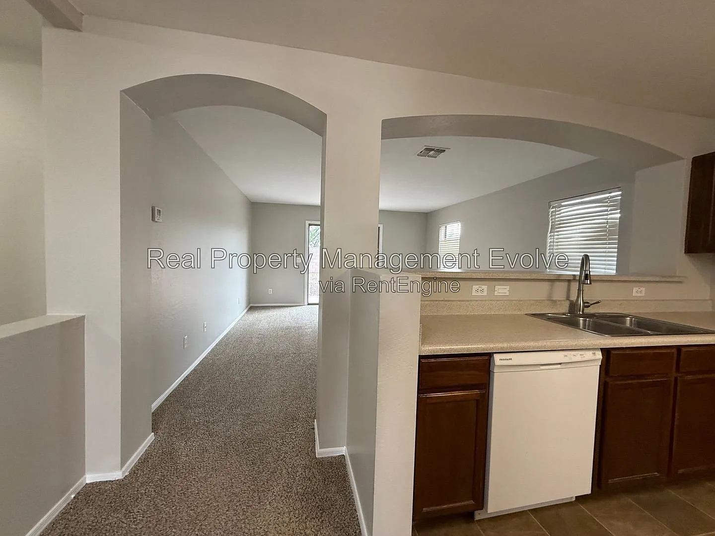 3 bed, 2.0 bath, 1305 sqft, $1,700 — Photo 3