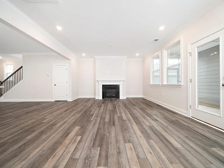 729 Cormiche Ln — Photo 9