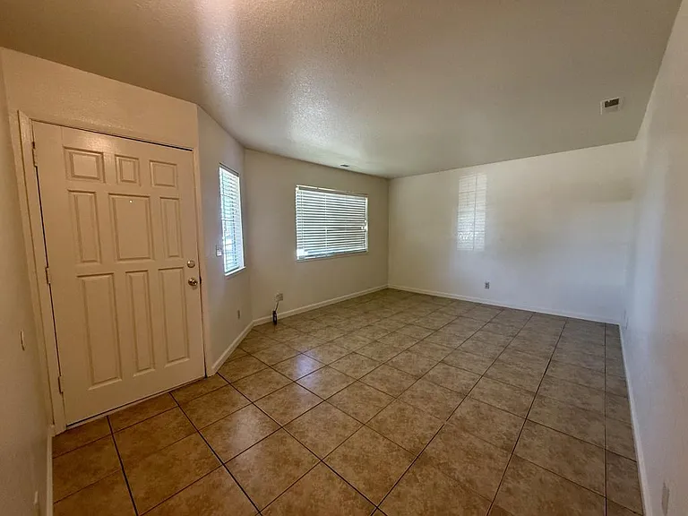 537 Center St — Photo 6