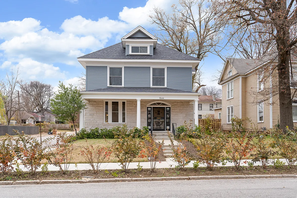 Building Photo - 1544 Court Ave #2