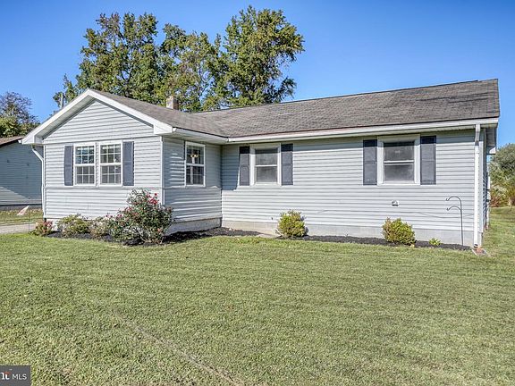 4th image of 82 Tammie Dr