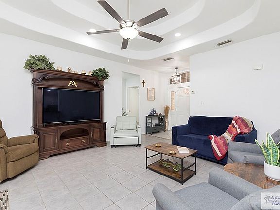 3rd image of 2118 Skyview Cir
