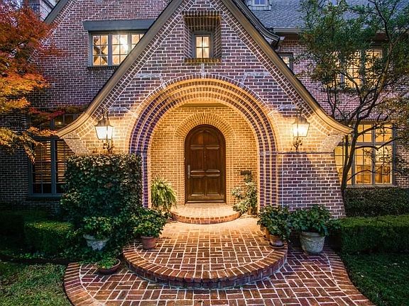 2nd image of 6126 Mimosa Ln
