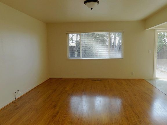 4th image of 413 Pinehurst Ave