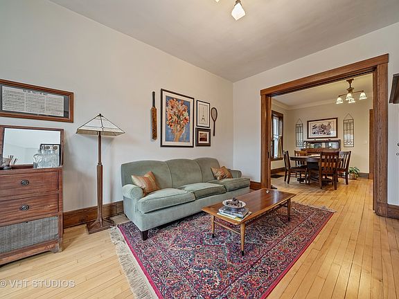 3rd image of 817 S Lombard Ave