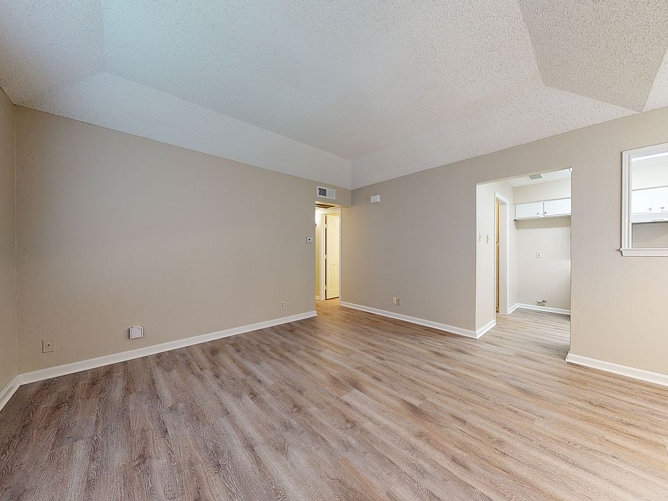1st image of 504 Matt Ln #506
