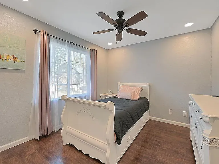 2052 Gold River Dr — Photo 32