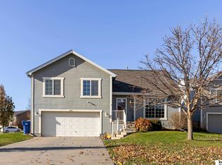 16838 Browne Cir, Omaha, NE 68116