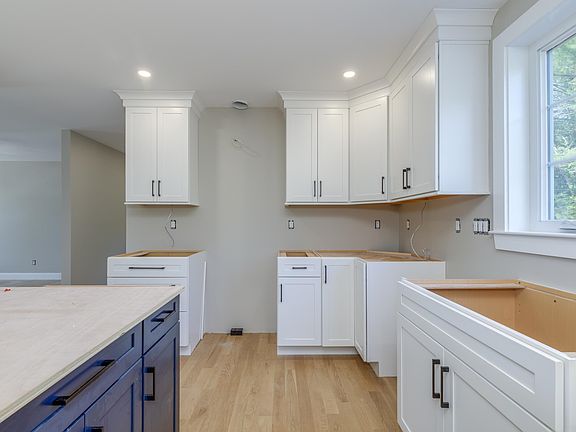 4th image of 527 North West Road