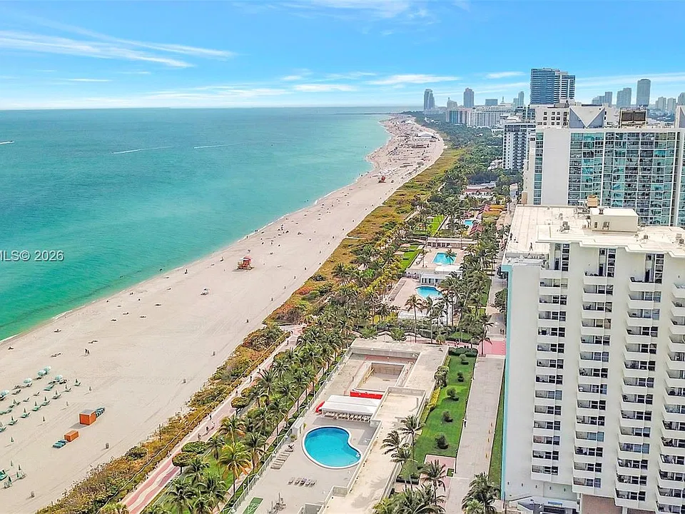2924 Collins Ave #303