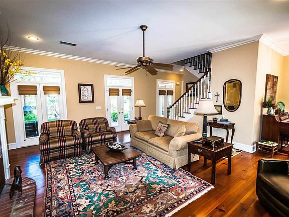 5th image of 109 Longwood Dr