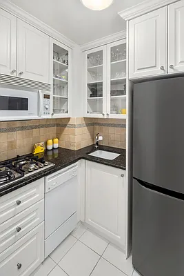 apartamento 5冊セット Mylarken-Exclusive 5 Piece King Panel Bedroom | Ashley