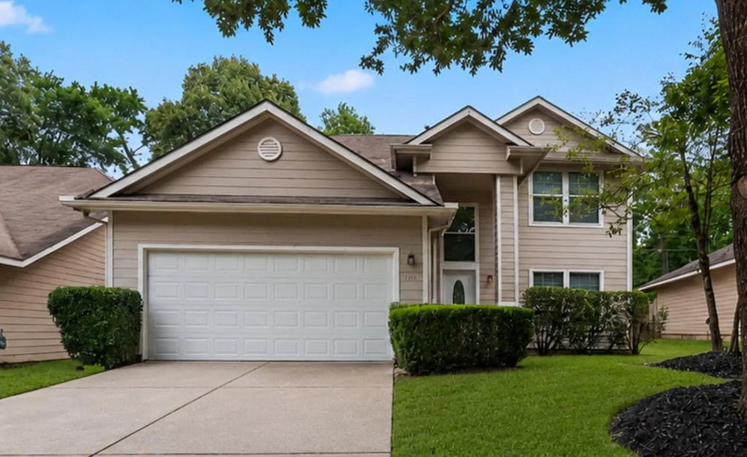 4 bed, 2.5 bath, 2229 sqft, $2,400 — Photo 2