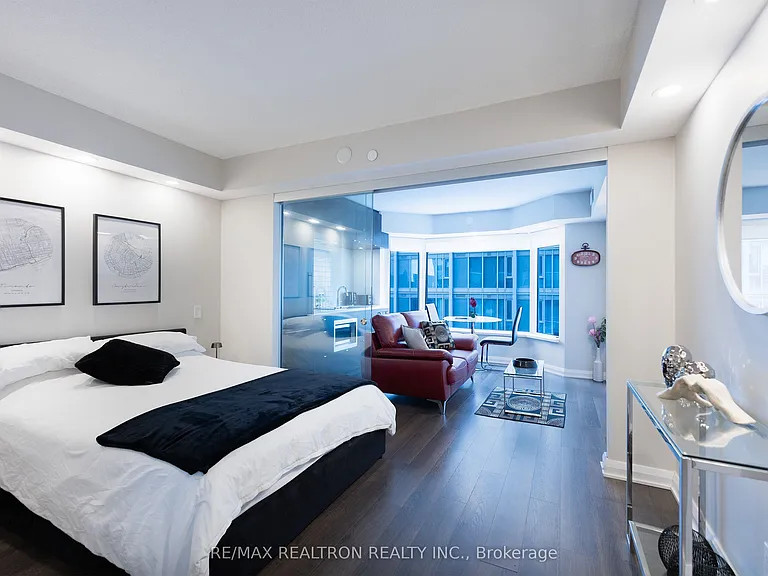 155 Yorkville Ave — Photo 7