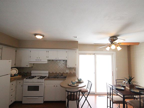 5th image of 25901 Shaver Ct