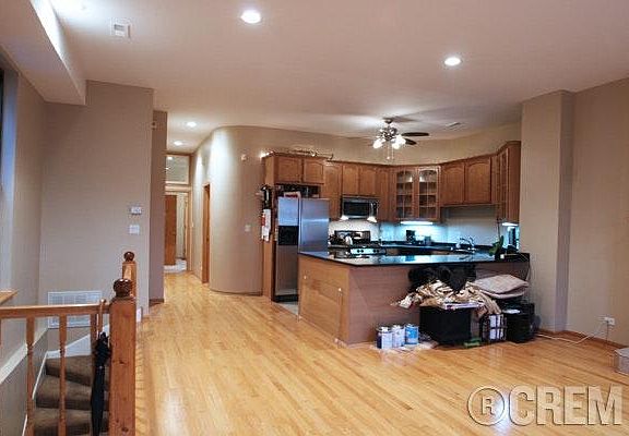 3rd image of 1119 N Winchester Ave #3