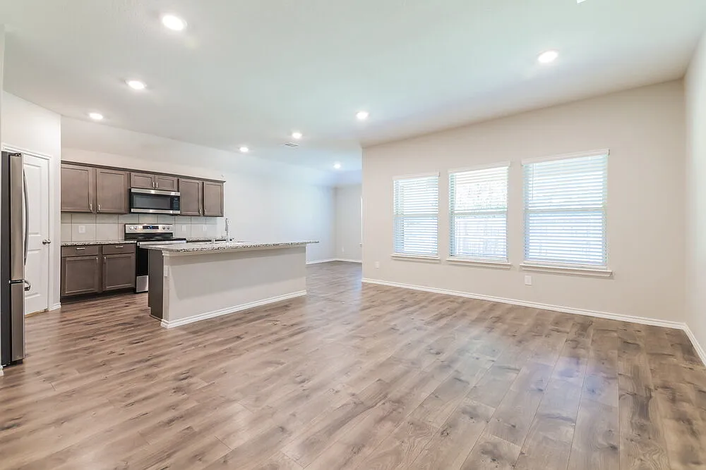4 bed, 2.0 bath, 1811 sqft, $2,155 — Photo 4