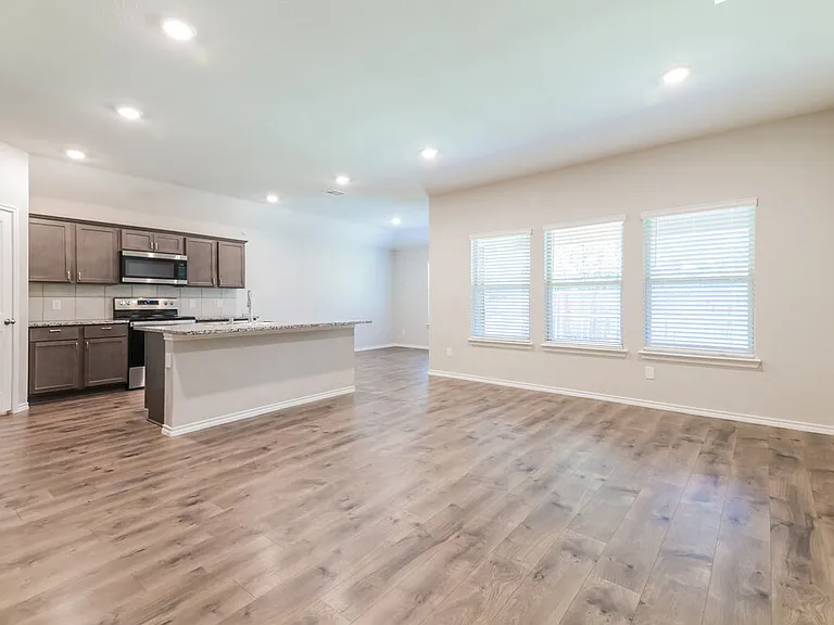 2618 Saldana Dr — Photo 4