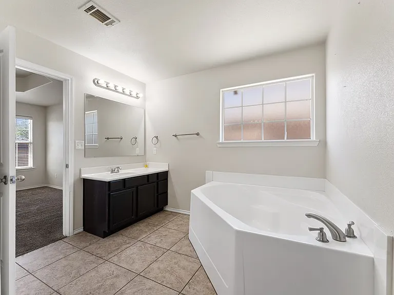 716 Duke Ave — Photo 11