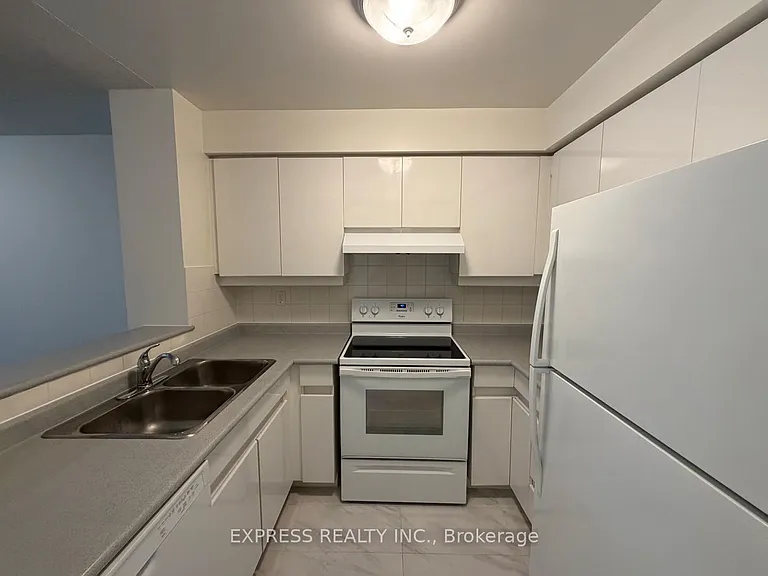 942 Yonge St #207 — Photo 2
